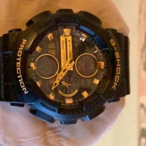 I’m selling a black and gold g shock water resistant 140 m shock resistant watch